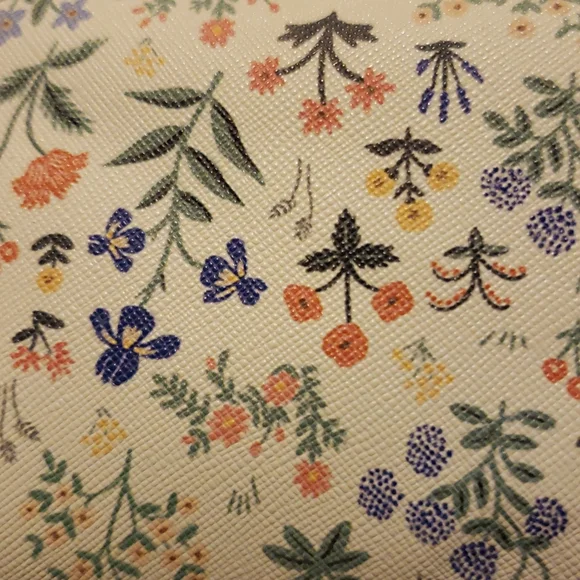 Rifle Paper Co. | Small Cosmetic Pouch | White Menagerie Garden - Picture 4 of 5